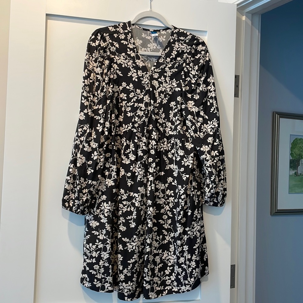 Old Navy Black Print dress - size L
